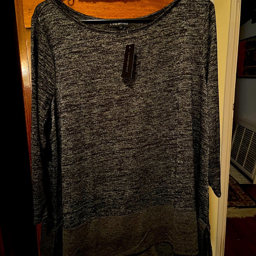 MAKE AN OFFER on this stylish Lane Bryant Top